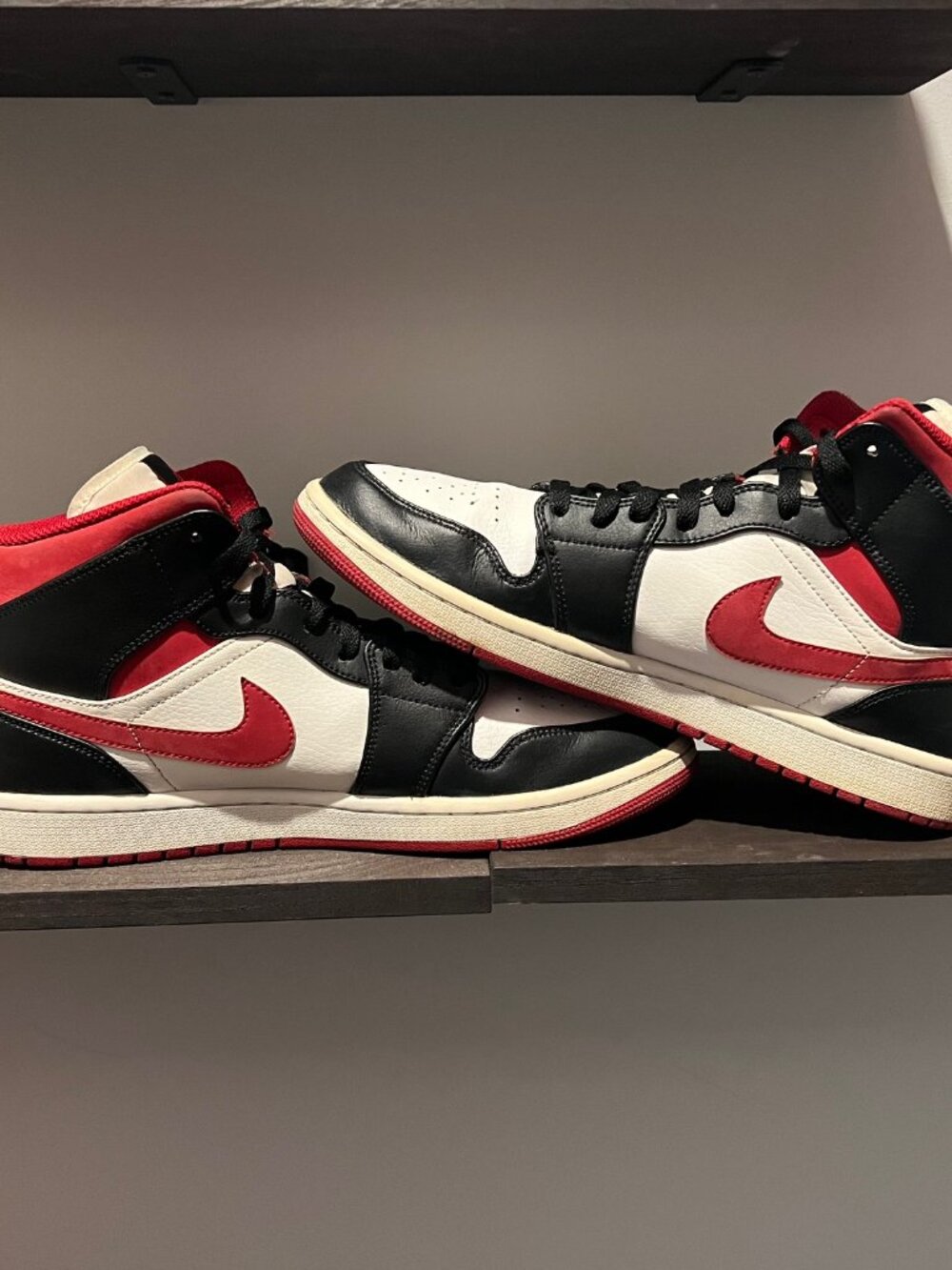 Air Jordan 1 Mid Black Gym red and white 100% authentic - Picture 2 of 14